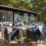 Holiday home Stunning In With Kitchen *